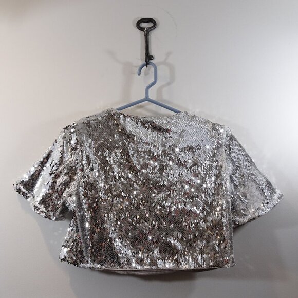 LOVERS + FRIENDS Size XS Silver Sequin Crop Top Short Sleeve Metallic Club Party - Picture 4 of 4